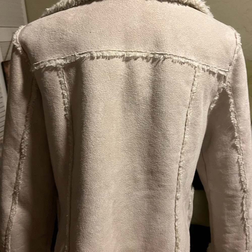 Medium Jacket - Picture 4 of 6
